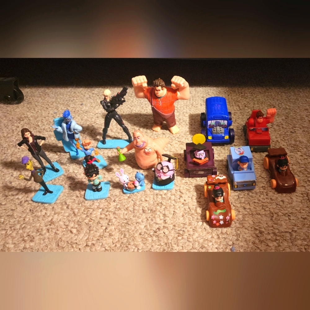 Wreck It Ralph figures playset Disney Store & McDonald's